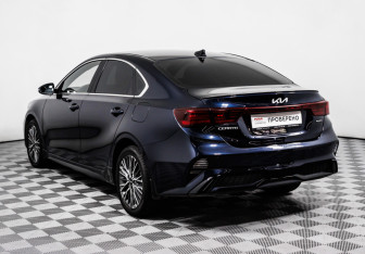 Подержанный автомобиль Kia Cerato Sedan 2021 года (7 фото)