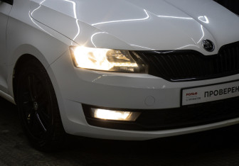 Подержанный автомобиль Skoda Rapid Liftback 2018 года (20 фото)
