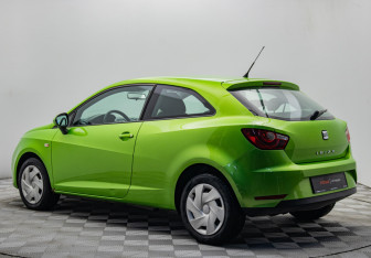 Подержанный автомобиль SEAT Ibiza Hatchback 2013 года (3 фото)