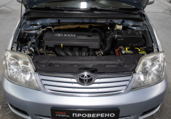 Подержанный автомобиль Toyota Corolla Sedan 2006 года (9 фото)