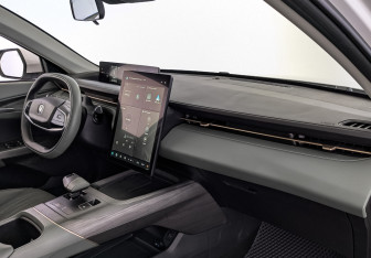 Подержанный автомобиль Changan Lamore 2023 года (13 фото)