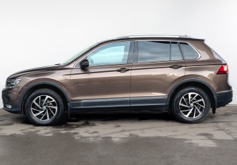 Подержанный автомобиль Volkswagen Tiguan 2018 года (8 фото)