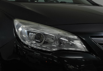 Подержанный автомобиль Opel Astra Hatchback 2011 года (18 фото)