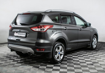 Подержанный автомобиль Ford Kuga 2016 года (5 фото)