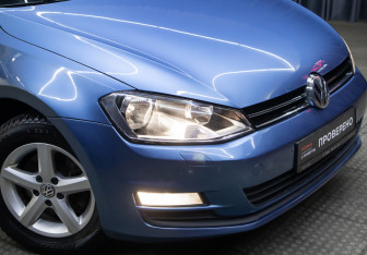 Подержанный автомобиль Volkswagen Golf Hatchback 2013 года (2 фото)