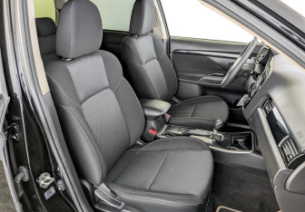 Подержанный автомобиль Mitsubishi Outlander 2018 года (23 фото)
