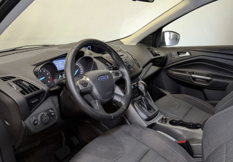 Подержанный автомобиль Ford Kuga 2013 года (16 фото)
