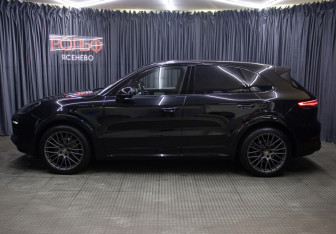 Подержанный автомобиль Porsche Cayenne 2019 года (8 фото)
