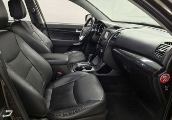 Подержанный автомобиль Kia Sorento 2012 года (10 фото)