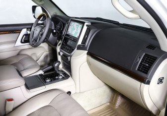 Подержанный автомобиль Toyota Land Cruiser Suv 2016 года (11 фото)