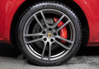 Подержанный автомобиль Porsche Cayenne 2021 года (23 фото)