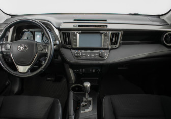 Подержанный автомобиль Toyota RAV4 2015 года (11 фото)