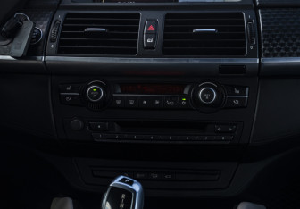 Подержанный автомобиль BMW X6 2013 года (13 фото)