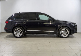 Подержанный автомобиль Audi Q7 2020 года (12 фото)