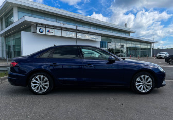 Подержанный автомобиль Audi A4 Sedan 2021 года (4 фото)