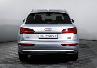 Подержанный автомобиль Audi Q5 2017 года (6 фото)