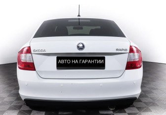 Подержанный автомобиль Skoda Rapid Liftback 2016 года (4 фото)