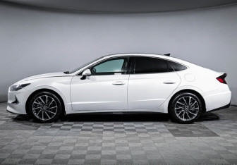 Подержанный автомобиль Hyundai Sonata 2021 года (8 фото)