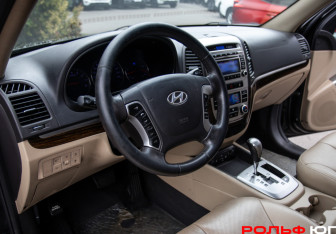 Подержанный автомобиль Hyundai Santa Fe 2012 года (13 фото)