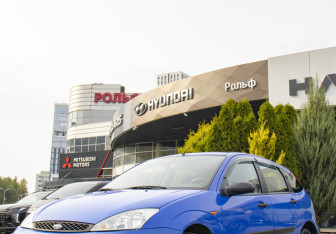 Подержанный автомобиль Ford Focus Hatchback 2003 года (16 фото)