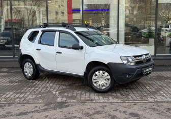 Подержанный автомобиль Renault Duster 2018 года (3 фото)