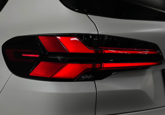 Подержанный автомобиль BMW X5 M 2024 года (35 фото)