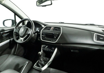 Подержанный автомобиль Suzuki SX4 Hatchback 2014 года (5 фото)