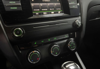 Подержанный автомобиль Skoda Octavia Liftback 2017 года (16 фото)