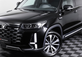 Подержанный автомобиль Changan CS95 2023 года (29 фото)