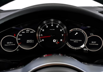 Подержанный автомобиль Porsche Cayenne 2018 года (16 фото)