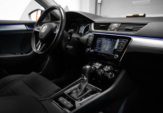Подержанный автомобиль Skoda Superb Liftback 2018 года (28 фото)
