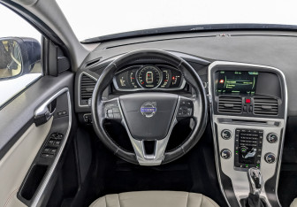 Подержанный автомобиль Volvo XC60 2016 года (22 фото)
