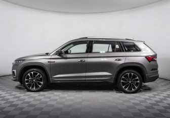 Подержанный автомобиль Skoda Kodiaq 2023 года (8 фото)