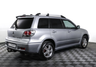 Подержанный автомобиль Mitsubishi Outlander 2003 года (5 фото)