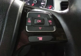 Подержанный автомобиль Volkswagen Touareg 2011 года (15 фото)