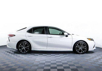 Подержанный автомобиль Toyota Camry Sedan 2020 года (4 фото)