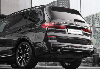 Подержанный автомобиль BMW X7 2022 года (33 фото)