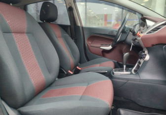 Подержанный автомобиль Ford Fiesta Hatchback 2011 года (10 фото)