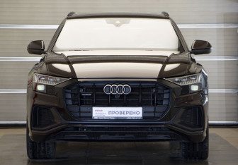 Подержанный автомобиль Audi Q8 2021 года (2 фото)