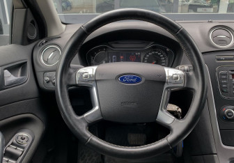 Подержанный автомобиль Ford Mondeo Sedan 2012 года (14 фото)