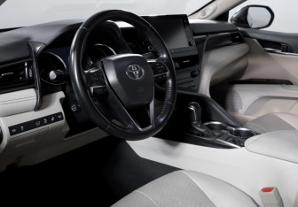 Подержанный автомобиль Toyota Camry Sedan 2021 года (14 фото)