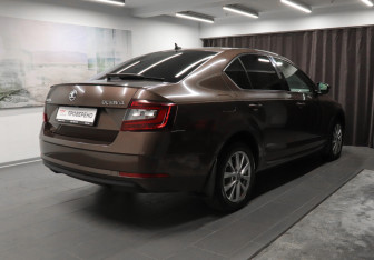 Подержанный автомобиль Skoda Octavia Liftback 2019 года (12 фото)