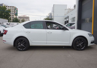 Подержанный автомобиль Skoda Octavia Liftback 2018 года (4 фото)