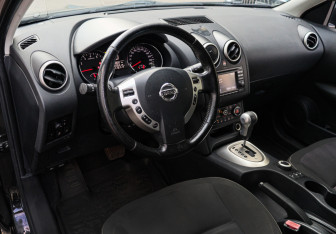 Подержанный автомобиль Nissan Qashqai 2012 года (11 фото)