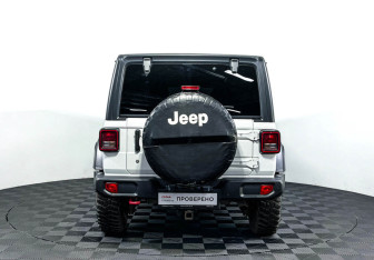 Подержанный автомобиль Jeep Wrangler 2018 года (6 фото)