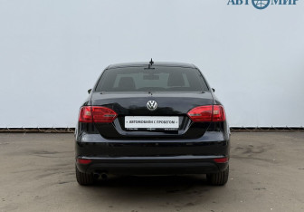 Подержанный автомобиль Volkswagen Jetta Sedan 2012 года (6 фото)