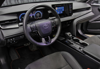 Подержанный автомобиль Toyota Camry Sedan 2024 года (16 фото)