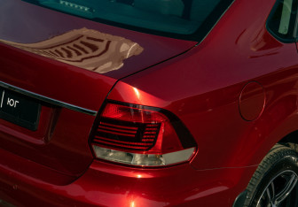 Подержанный автомобиль Volkswagen Polo Sedan 2015 года (22 фото)