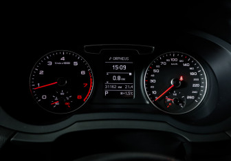 Подержанный автомобиль Audi Q3 2018 года (11 фото)