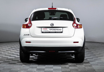 Подержанный автомобиль Nissan Juke 2011 года (6 фото)
